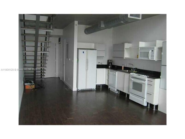 Building Photo - 690 SW 1st Ct