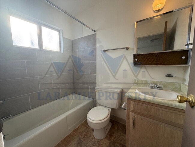 Building Photo - 706 Downey St