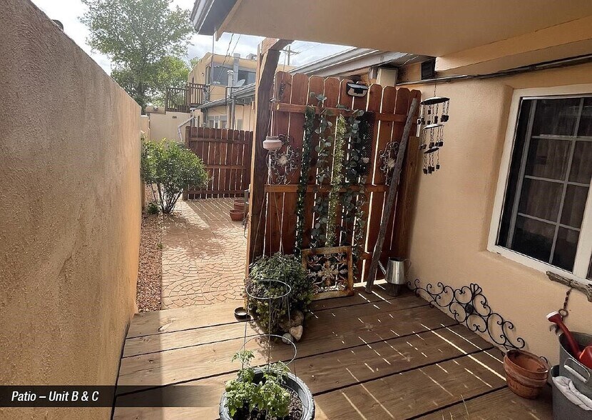 Building Photo - 121 Fiesta St