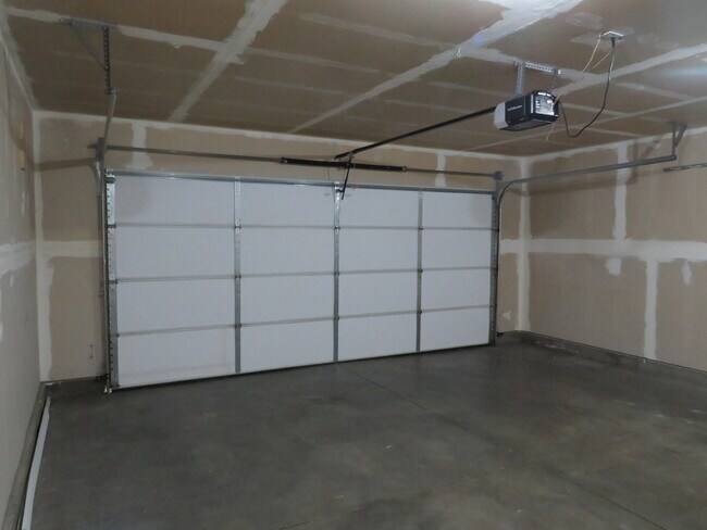 Building Photo - 2112 S Longmont Ave