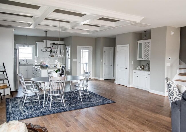 Building Photo - Beautiful 3 Bedroom Townhome in Forest
