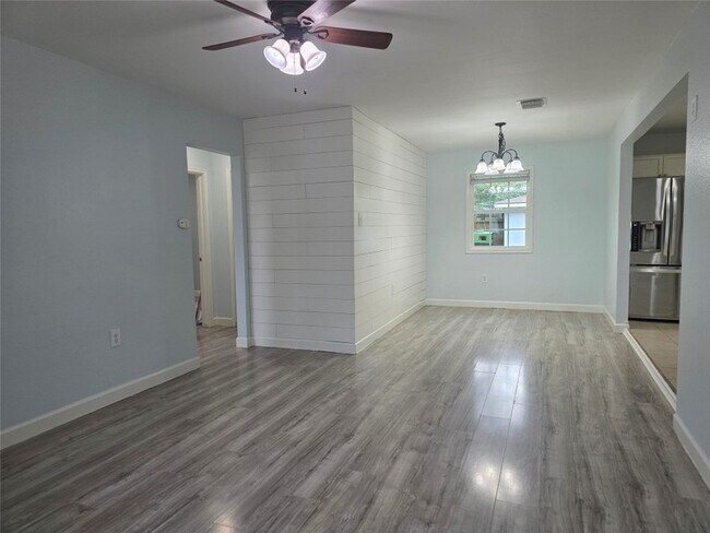 Building Photo - 209 Franlee St