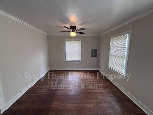 Building Photo - 408 1/2 Harding Street