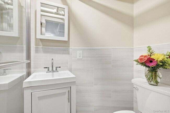 Building Photo - 520 River Ave