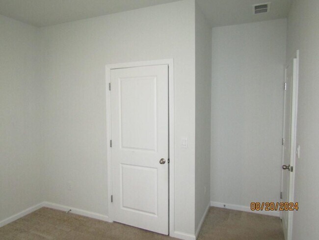 Building Photo - 2155 Ainsley Dr