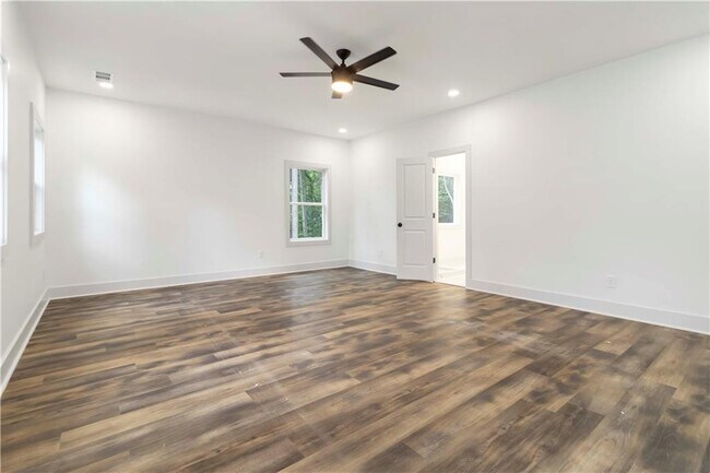 Building Photo - 2884 Thompson Cir