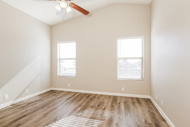 Building Photo - 8635 W Kathleen Rd