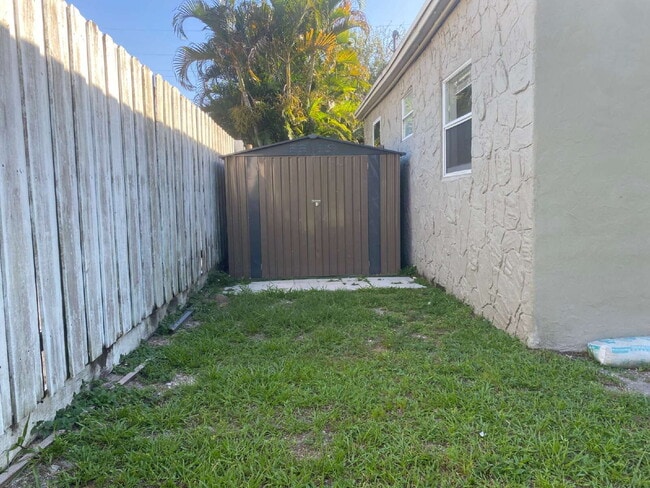 Building Photo - Cute & Cozy 2BD/2BA + Bonus Room Available...