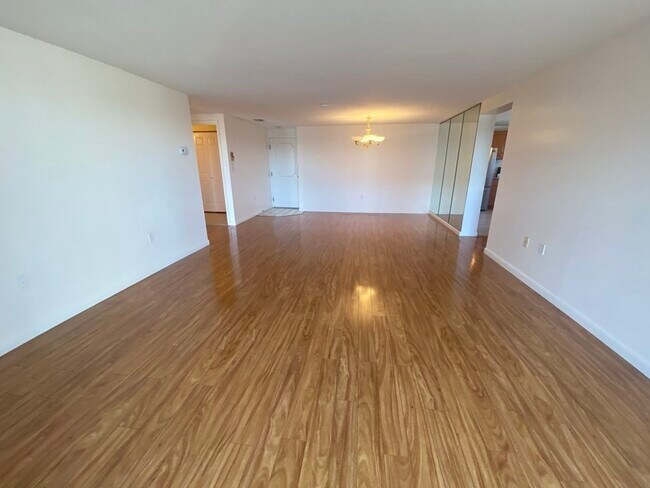 Building Photo - 12 9th St
