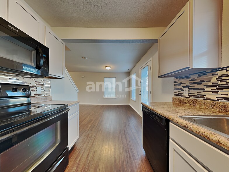 Building Photo - 1141 Central Park Dr