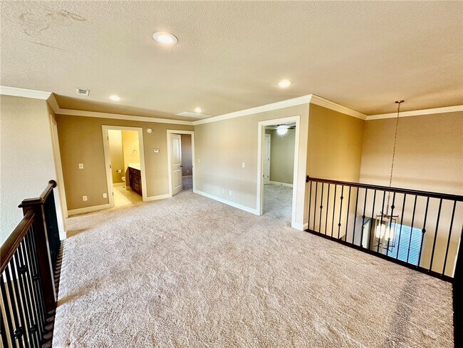 Building Photo - 6613 W Valley View Rd