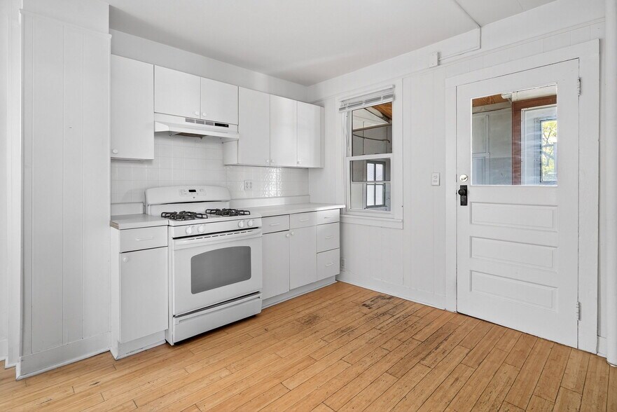 Building Photo - 727 W Court St