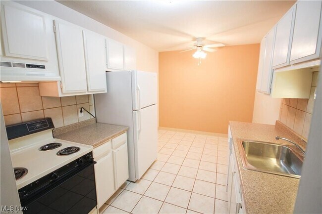 Building Photo - 20333 Detroit Rd