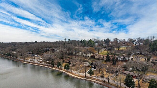 Building Photo - Furnished 3 Bedroom Lakewood Home with Lake View
