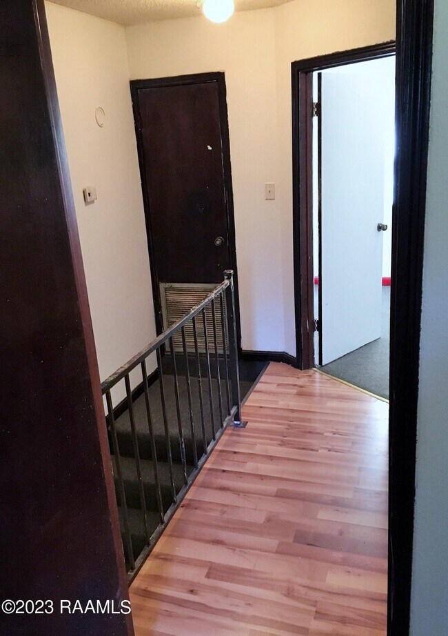 Building Photo - 106 Rue Royale Rue