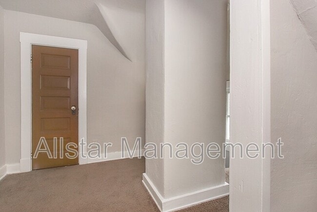 Building Photo - 3195 Whitethorn Rd