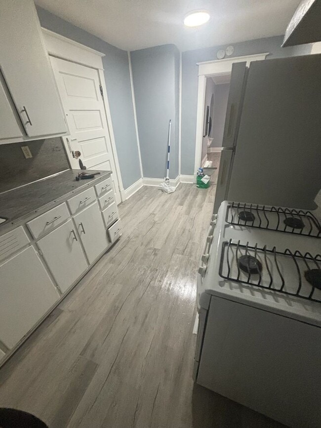 Building Photo - 516 W Third st