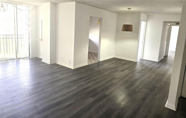 Building Photo - 17011 N Bay Rd