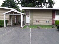 Building Photo - Great 1 Bedroom Townhome w/2 Parking Space...