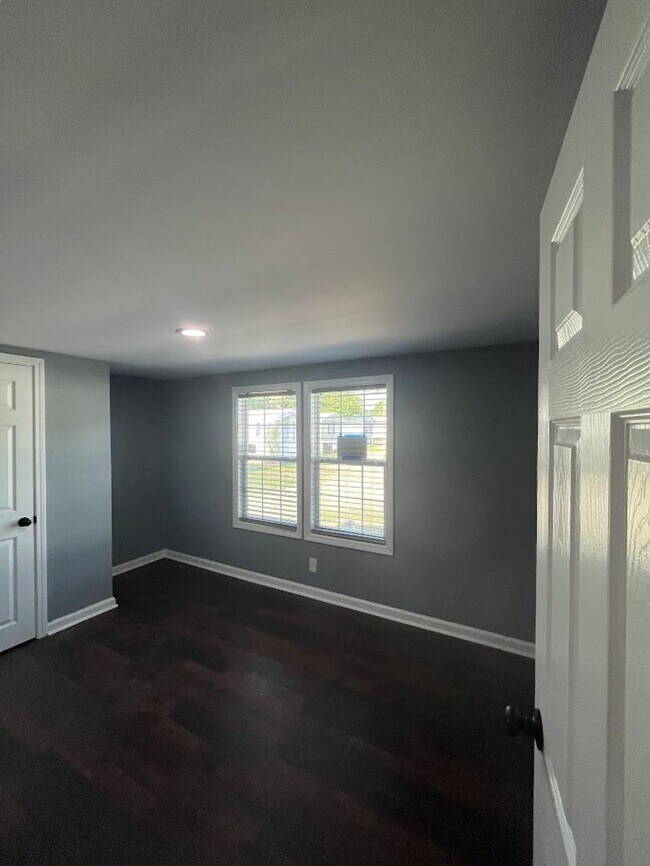 Building Photo - 5613 Hardwick Ln