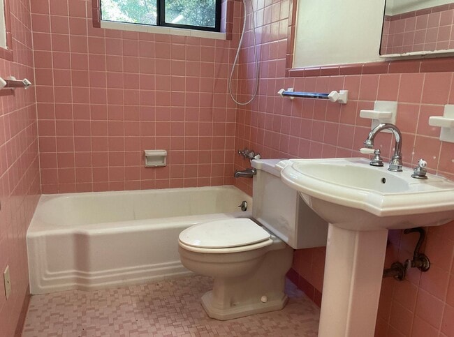 Building Photo - 3 Bed/ 3 bath Home in Duckpond