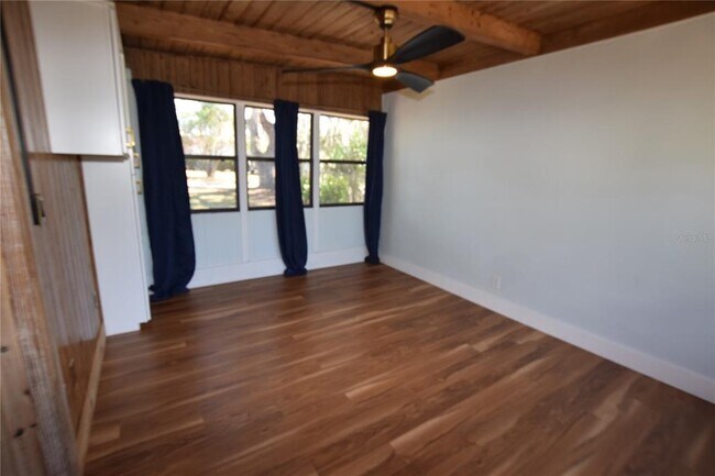 Building Photo - 1918 Sunset Ln