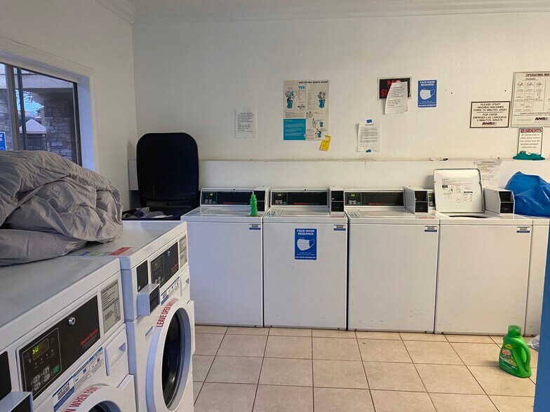 Building Photo - 18350 Hatteras St