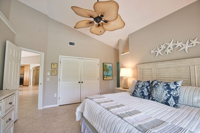 Building Photo - Seasonal Short-Term 2 Bed 2 Bath Heated Pool Villa with a Den in Harrington Lakes at Planation Go...