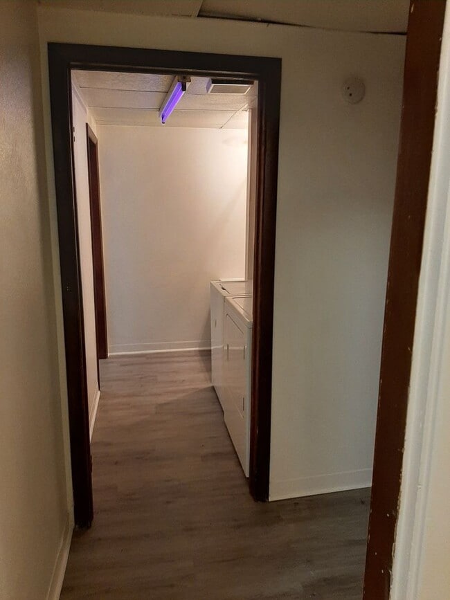 Building Photo - (1614 8th Ave)