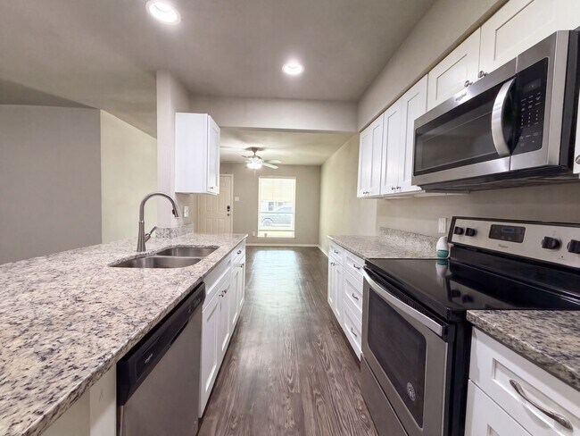 Building Photo - 330 E Coral Way