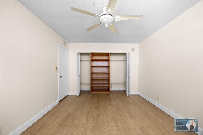 Building Photo - 137 Golden Isles Dr