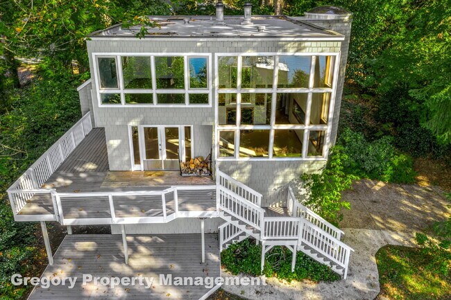 Building Photo - Outstanding Lake Sammamish Views. Private ...