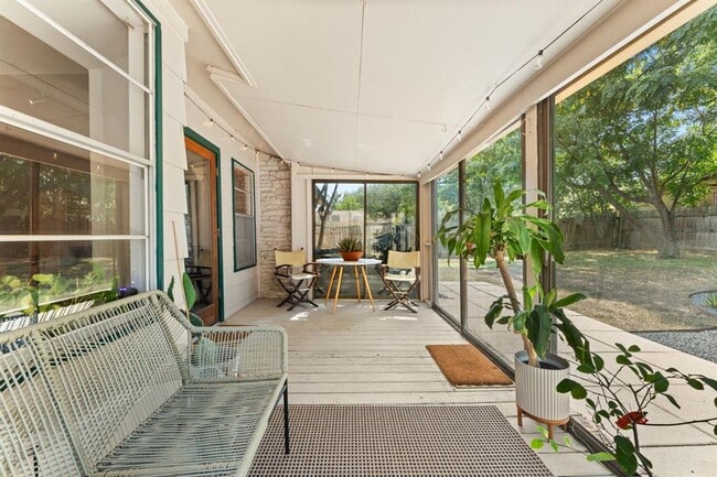 Building Photo - 6408 Sunnysky Way