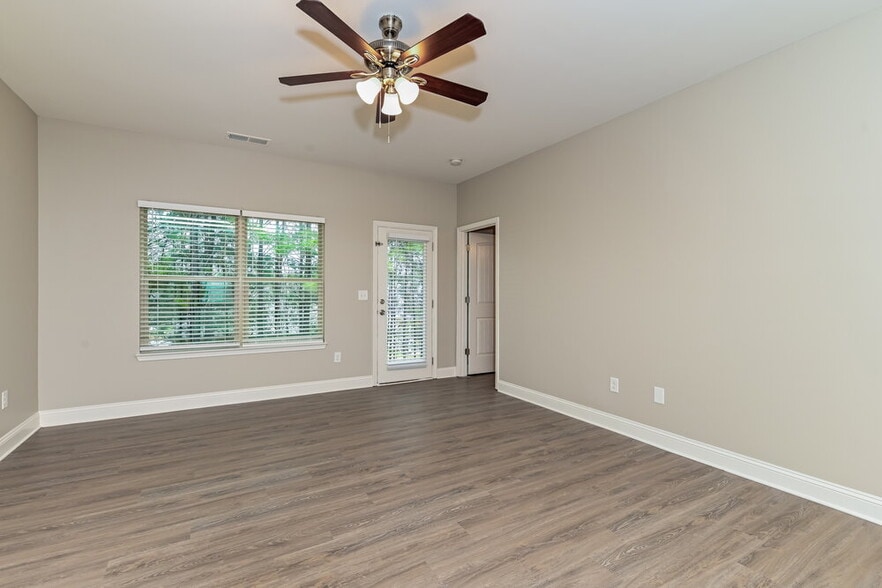 Building Photo - 5084 Summerview Ln