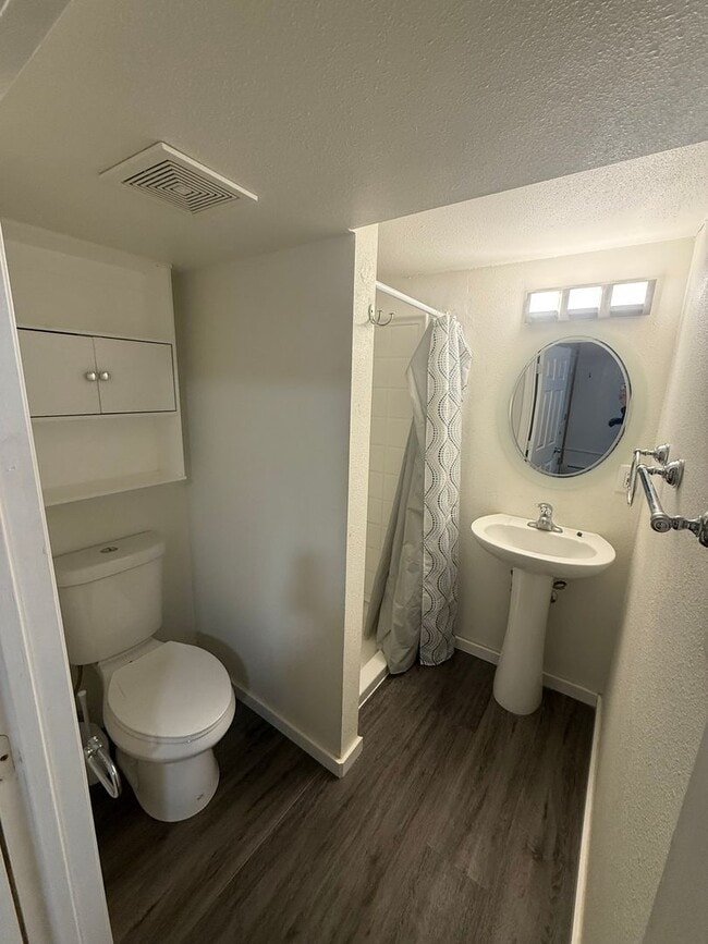 Building Photo - 1315 Ballaine Rd