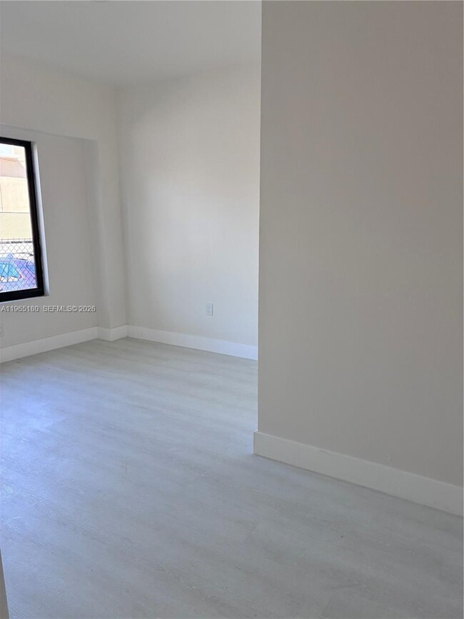 Building Photo - 433 SW 6th St