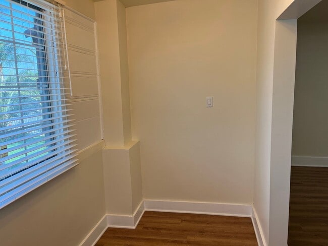 Building Photo - Beautifully Renovated 2 Bed / 1 Bath in Compton!