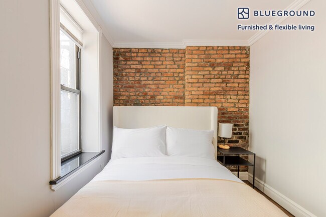 Building Photo - 1373 1st Ave