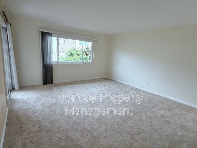 Building Photo - 1320 La Miranda Ave