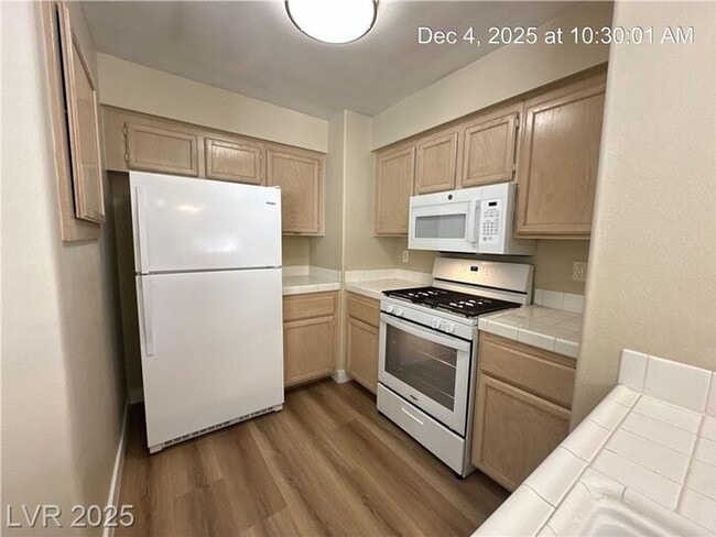 Building Photo - 2ND STORY 2-BEDROOM GREEN VALLEY CONDO