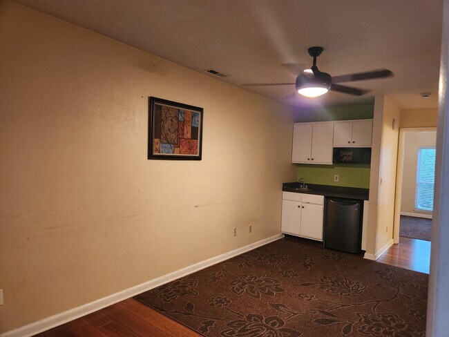 Building Photo - 1394 Bradley Dr
