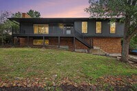 Building Photo - 2720 Northridge Dr
