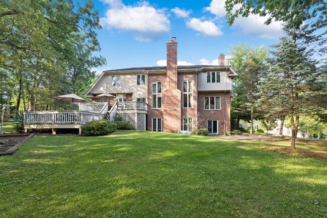 Building Photo - 9336 Falling Waters Dr W