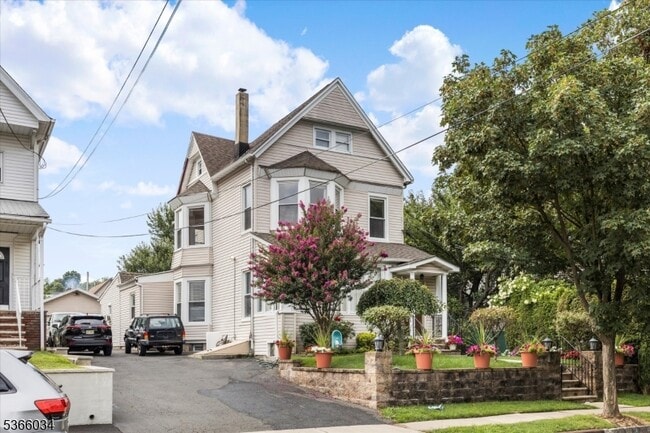 Primary Photo - 97 Dewitt Ave