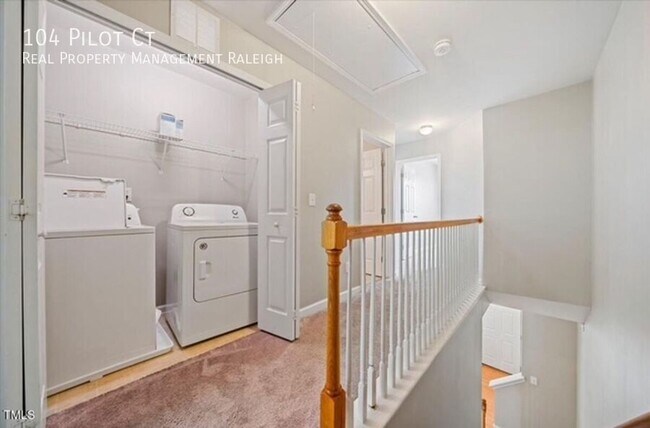 Building Photo - 104 Pilot Ct
