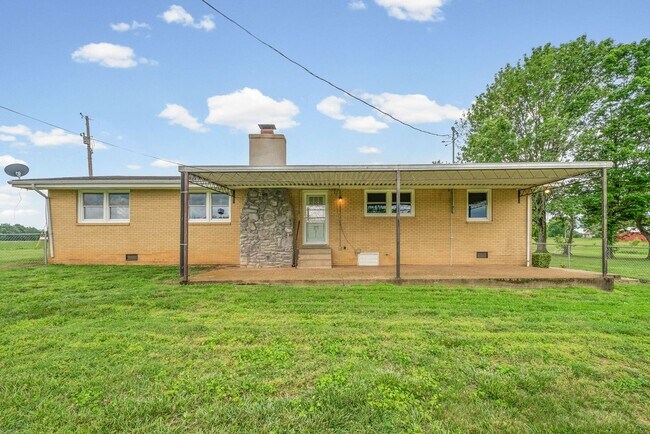 Building Photo - Pet Friendly Two Bedroom!