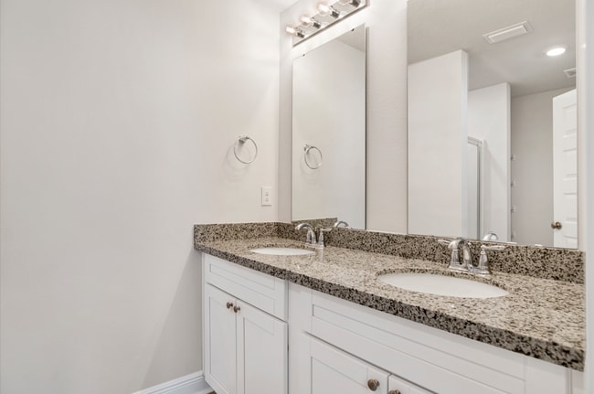 Building Photo - New Townhome near UWF and Nine Mile Rd