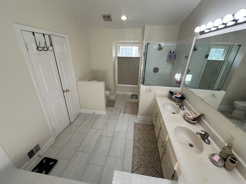 Building Photo - 6012 Loganwood Dr