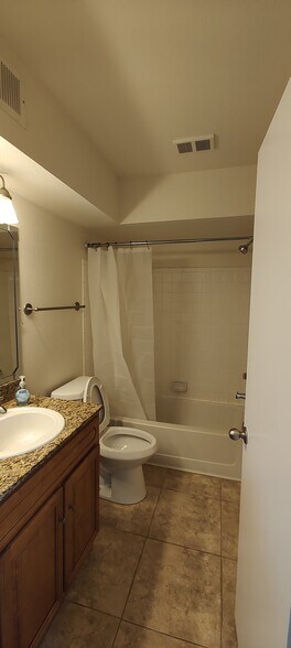 Building Photo - 2846 S University Dr