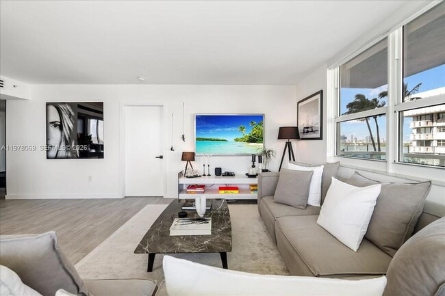 Building Photo - 650 West Ave